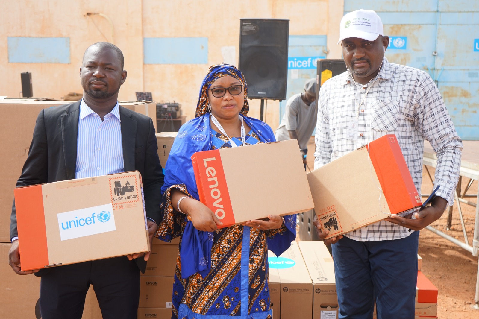 𝗗𝗶𝘀𝘁𝗿𝗶𝗯𝘂𝘁𝗶𝗼𝗻 𝗱'é𝗾𝘂𝗶𝗽𝗲𝗺𝗲𝗻𝘁𝘀 𝗶𝗻𝗳𝗼𝗿𝗺𝗮𝘁𝗶𝗾𝘂𝗲𝘀 𝗮𝘂𝘅 𝗼𝗿𝗴𝗮𝗻𝗶𝘀𝗮𝘁𝗶𝗼𝗻𝘀 𝗹𝗼𝗰𝗮𝗹𝗲𝘀 𝗱𝗮𝗻𝘀 𝗹𝗲 𝗰𝗮𝗱𝗿…